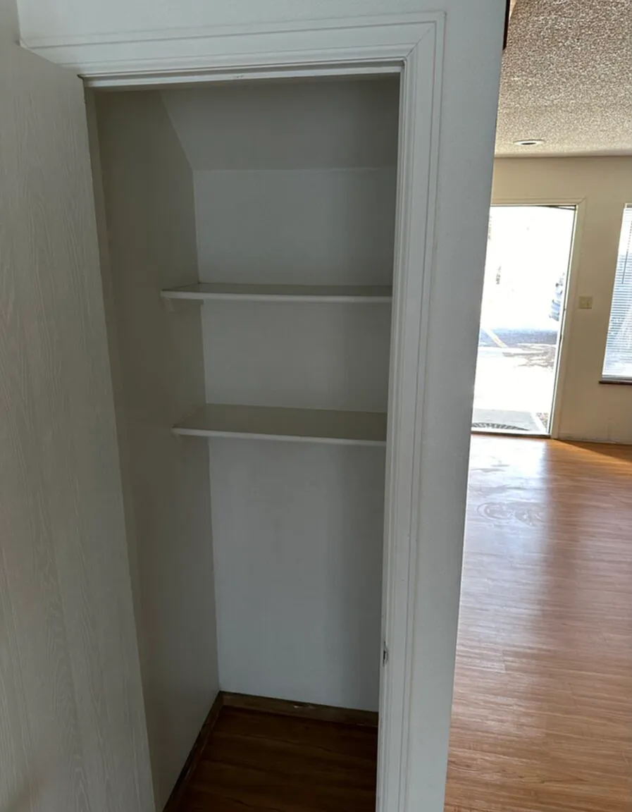 2 bed, 1.0 bath, $950 — Photo 4