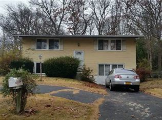 14 Campsite Ln, East Setauket, NY 11733