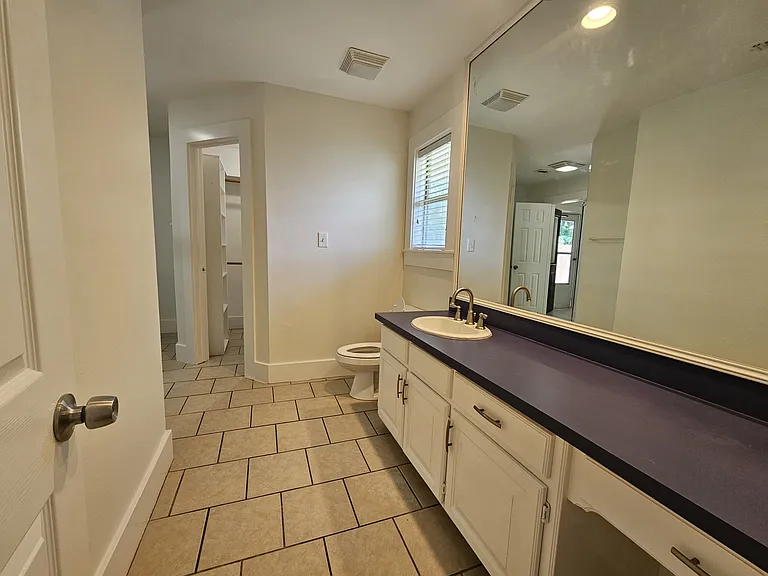 806 W Spring St — Photo 14
