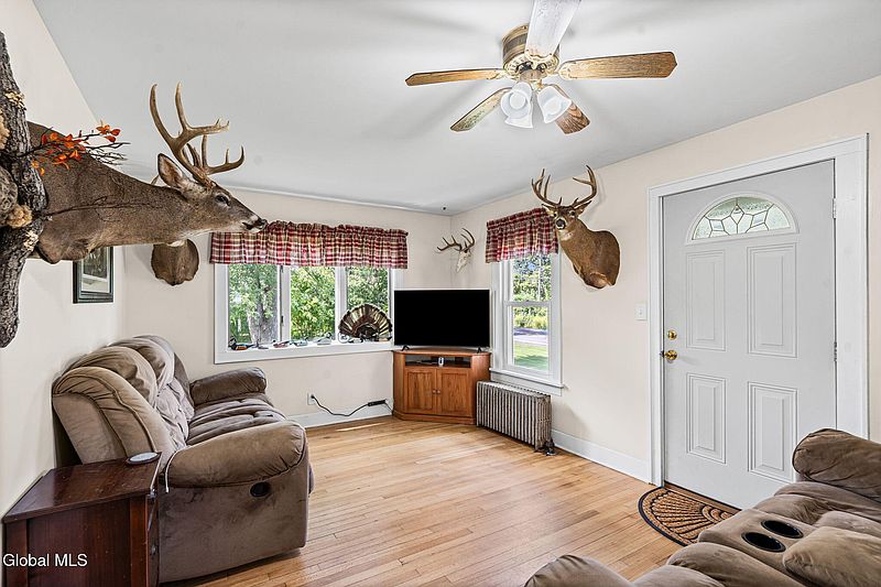 4th image of 1095 Township Road