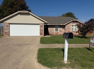 3801 Phillips St, Moore, OK 73160