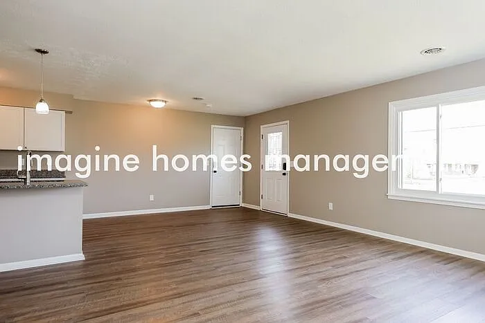 3 bed, 1.5 bath, 1092 sqft, $1,940 — Photo 2