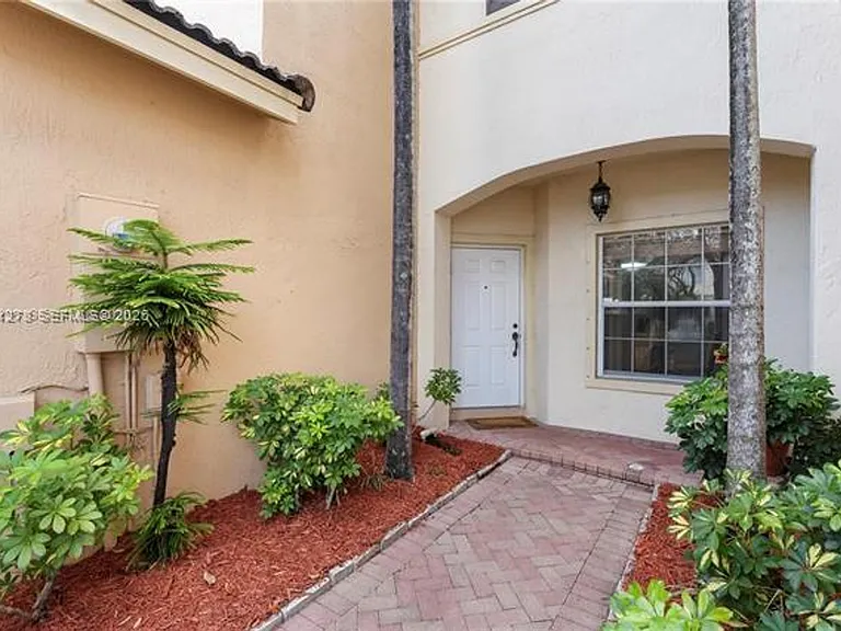 5527 NW 113th Ave #Townhouse 5527 — Photo 3
