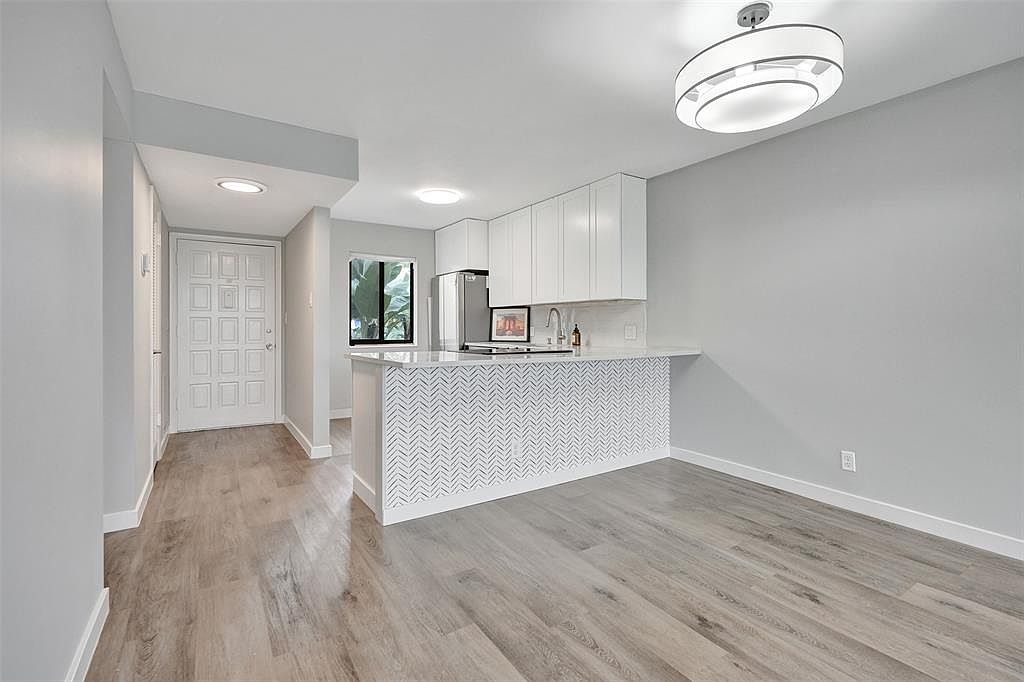 4539 Luxemburg Ct #201