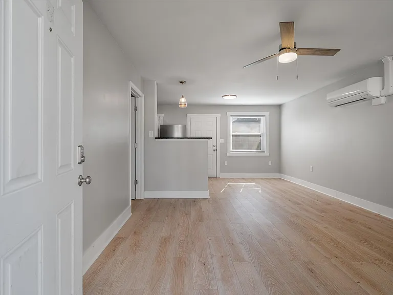 2133 Pierpont Ave #B — Photo 4