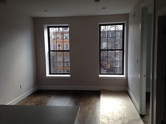 Rented by Premier Metro Realty Corp | media 40