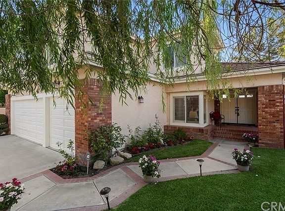 1001 S. Rexford Ln. in Summit Springs Community. What a lovely corner lot this is situated on. Private Covered Front Porch with 