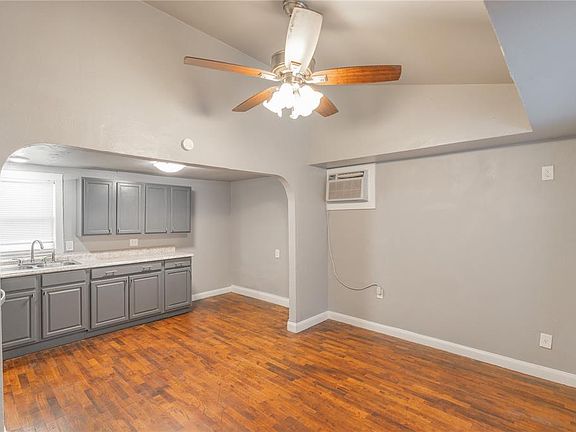 4th image of 2208 N Brookline Ave
