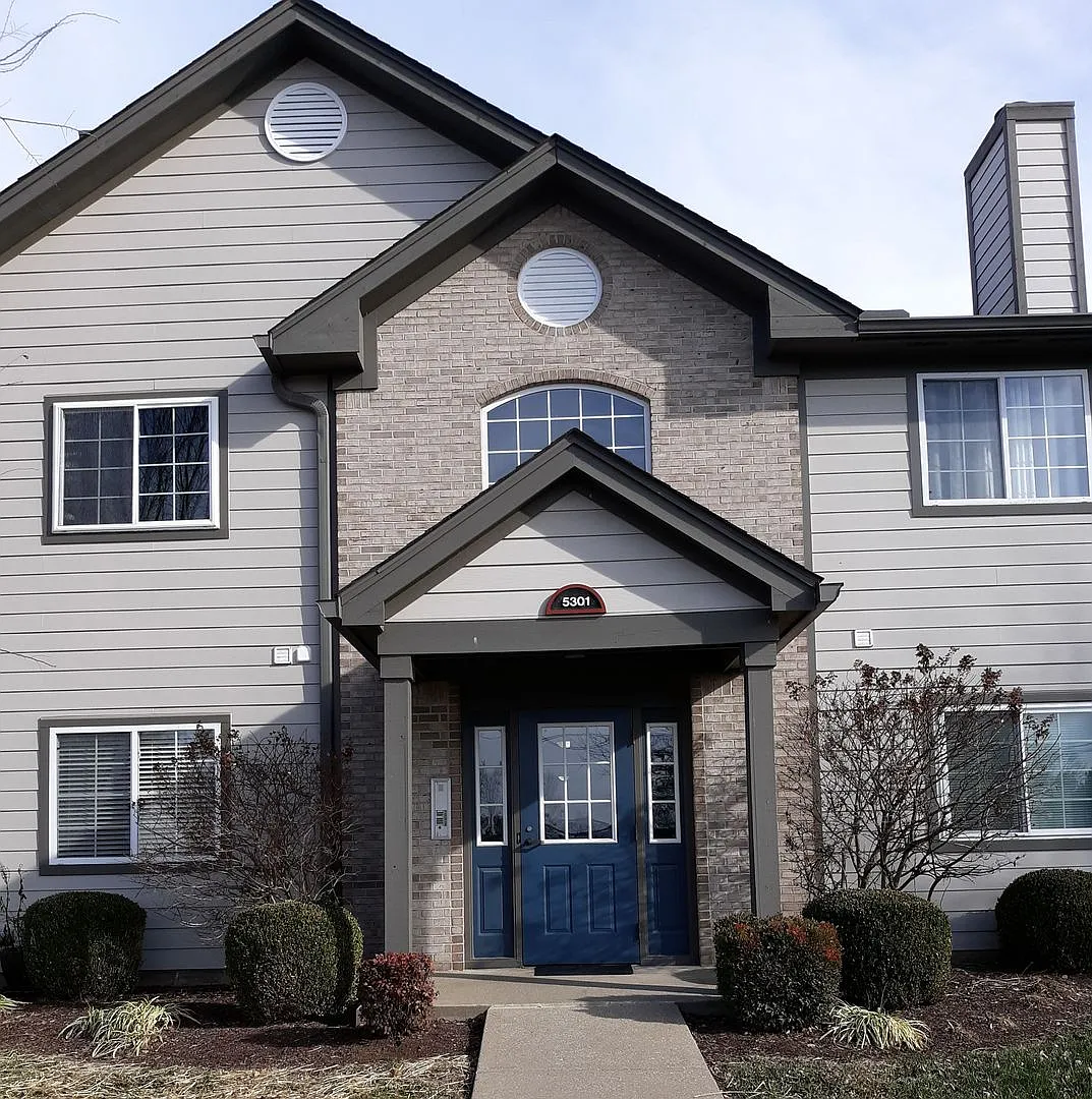 2 bed/2 bath Condo in Worthington Glen — Photo 1