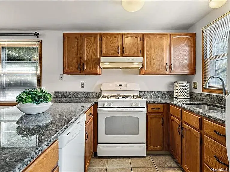 9 Persimmon Ln — Photo 8