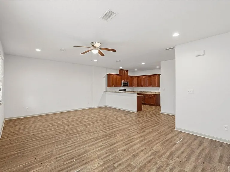 634 Magnolia Bnd — Photo 5