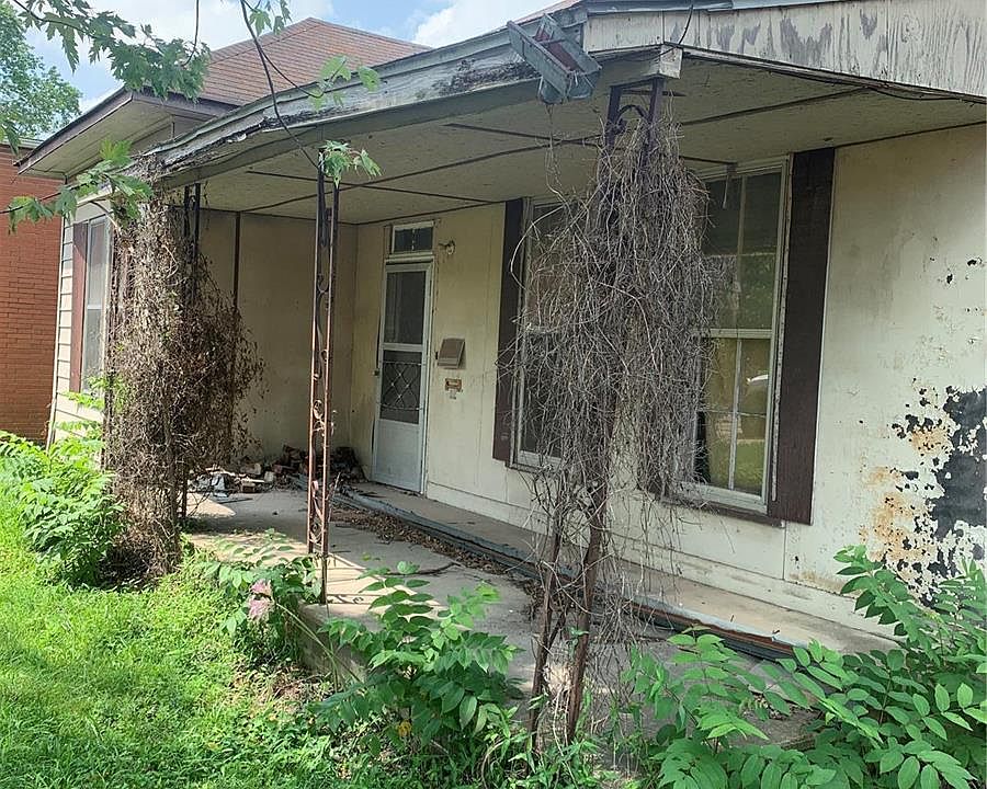 2nd image of 319 S Main St