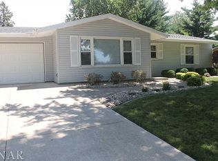 1211 Dogwood Ln, Bloomington, IL