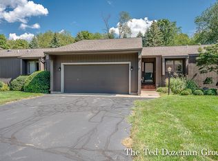 835 Brook Village Dr, Holland, MI 49423