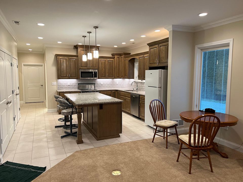 This is a 1 B/R apartment