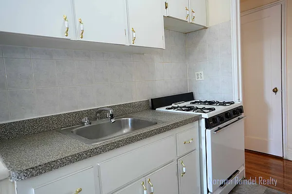 Rented by Norman Raindel, LREB | media 16