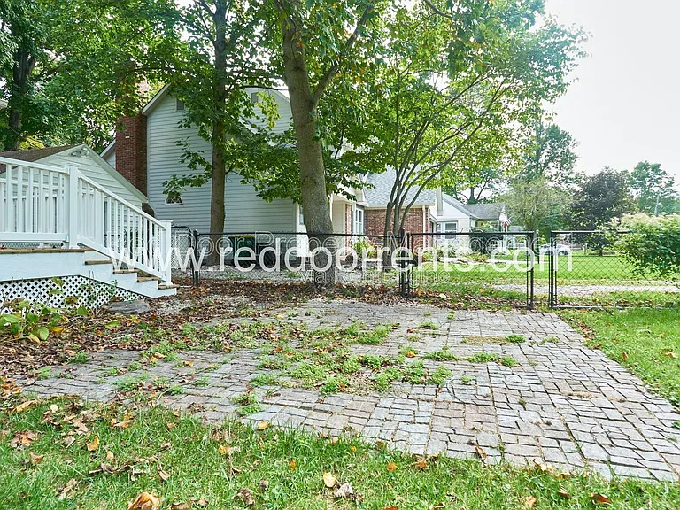385 W Hawthorne St — Photo 23