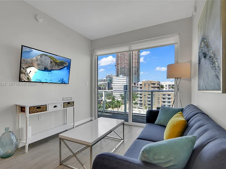 321 NE 26th St #806 — Photo 9