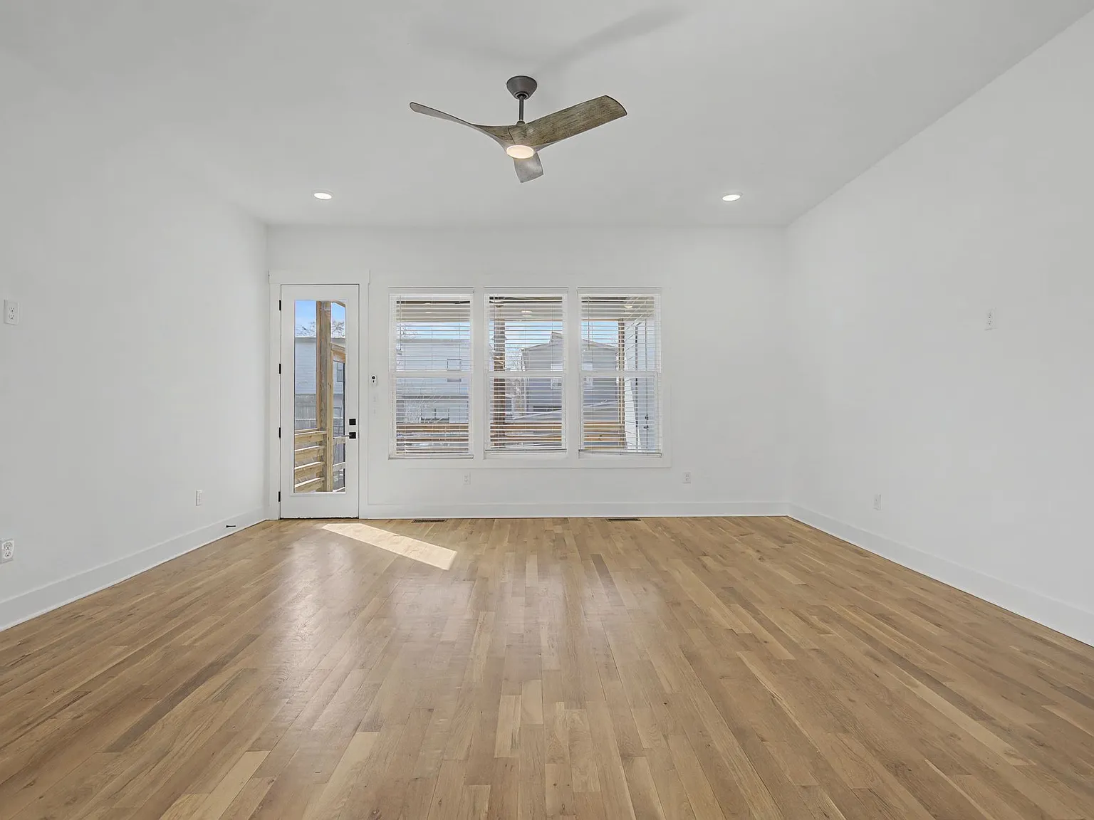 4 bed, 2400 sqft, $3,299 — Photo 2