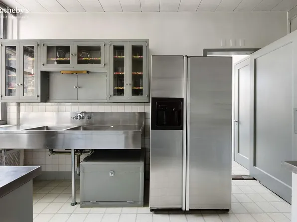 19 East 72nd Street image 8 of 15