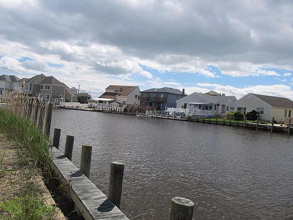 4th image of 931 Pelican Dr