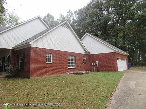 4th image of 4066 Sharon Dr