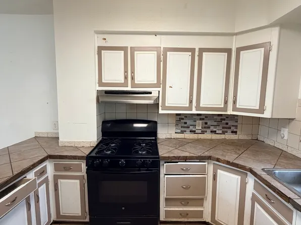 48 Bowen St, Hamden, CT 06514