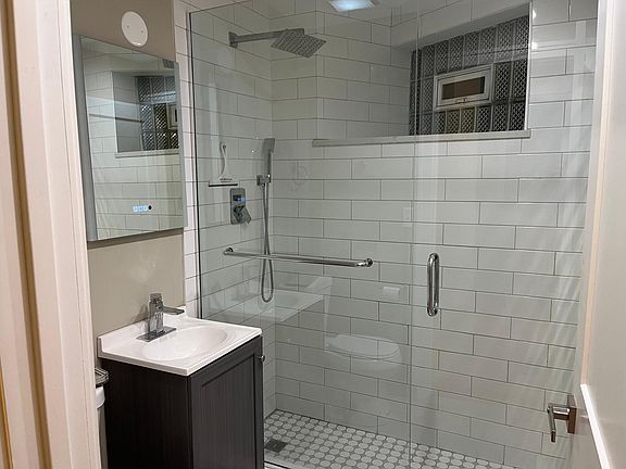 3rd image of 2042 W Chicago Ave APT 1R