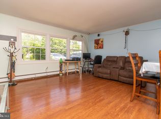 26 Peony Rd, Levittown, PA 19056