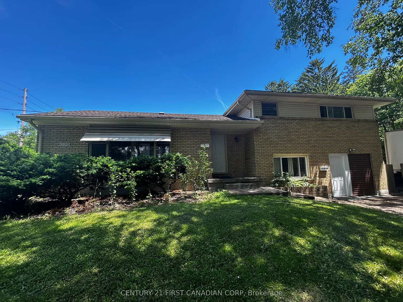 4 bed, $2,300 — Photo 1