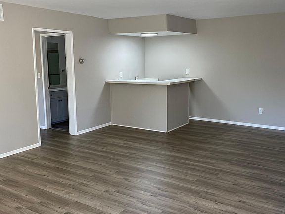 4th image of 4304 Babcock Ave #102