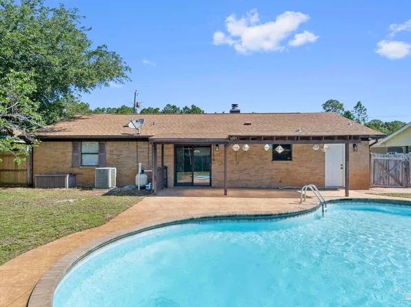 145 Deville Dr, Mary Esther, FL 32569