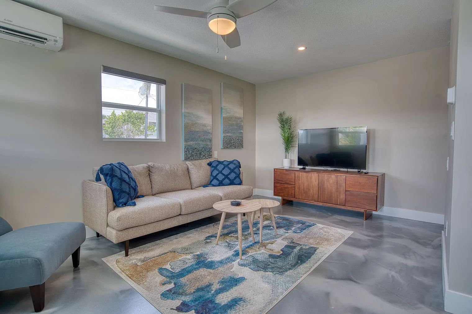 2 bed, 1.0 bath, $4,658 — Photo 1
