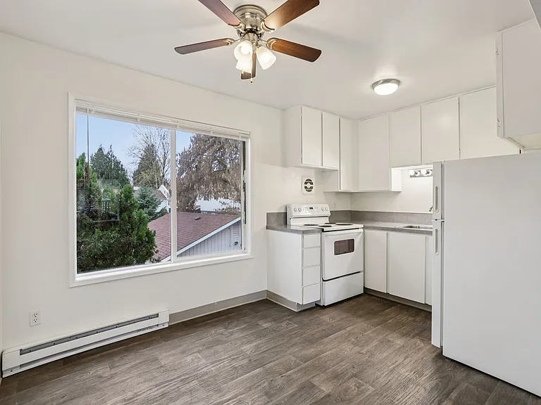 PARK PLACE APARTMENTS - YOUR HOME IS HERE! - UP TO 6 WEEKS FREE! PLUS $99 OAC MOVE-IN SPECIAL! — Photo 12