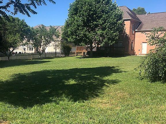 3rd image of 212 Lawton Blvd