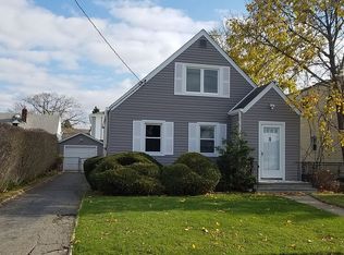 16 James St, New Hyde Park, NY 11040