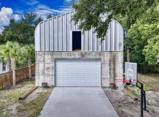 403 6th St W, Carrabelle, FL 32322