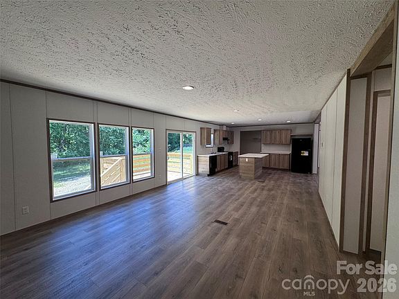 3rd image of 218 Diana Rd