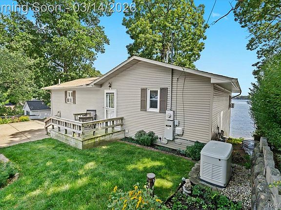 3rd image of 978 Ridge Ct