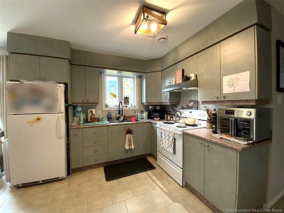3rd image of 11 Lebel St