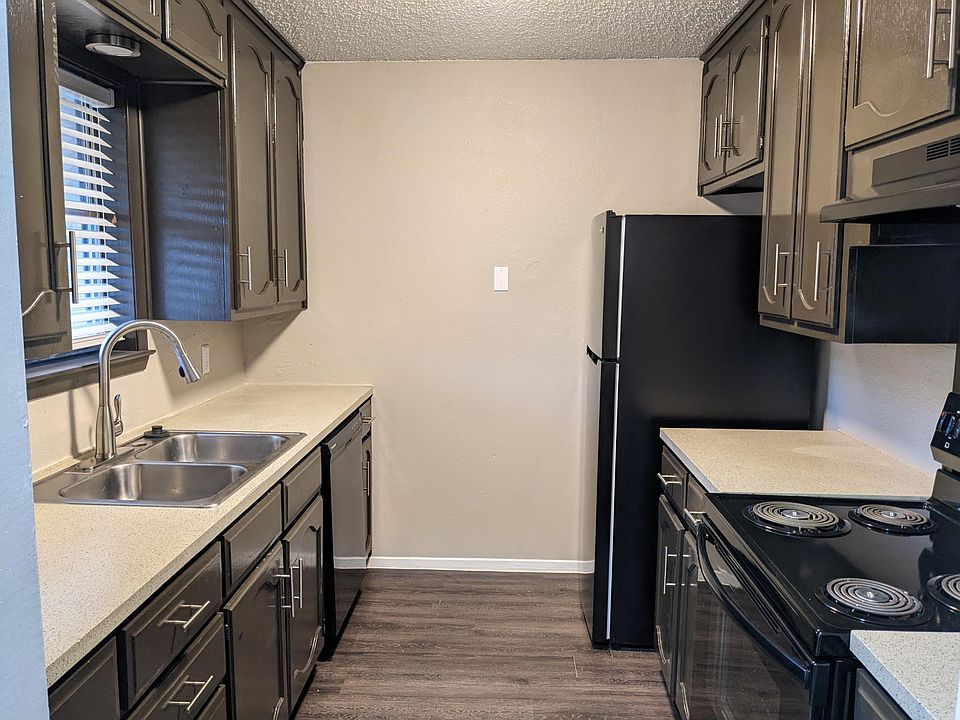 1st image of 861 Majestic Dr #861