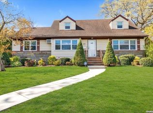 42 Surrey Ln, Valley Stream, NY 11580
