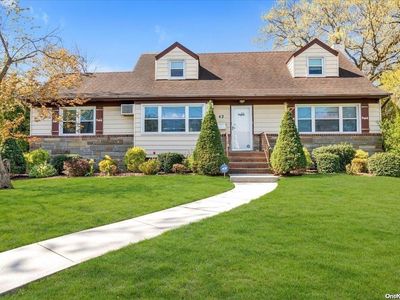 42 Surrey Lane, Valley Stream, NY, 11580