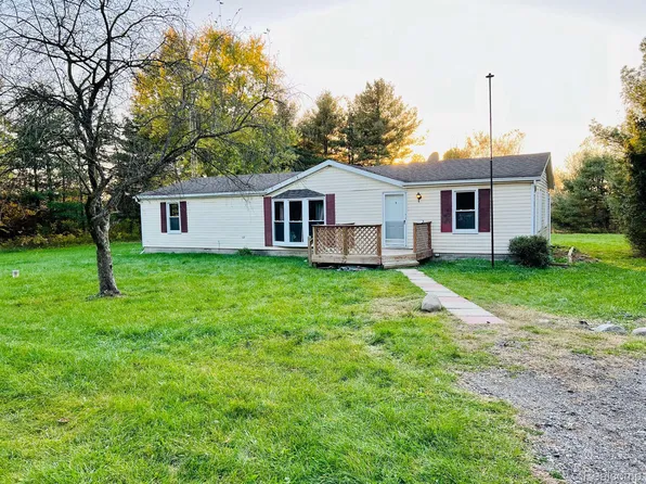 9800 S Byron Rd, Durand, MI 48429