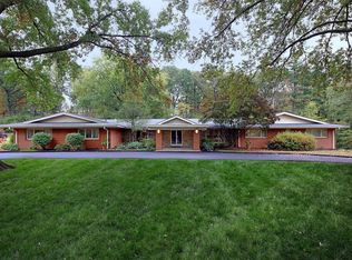 76 E Ladue Estates Dr, Saint Louis, MO 63141