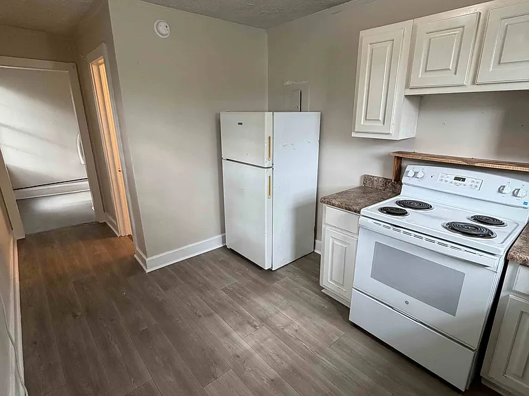 817 College St #4 — Photo 12