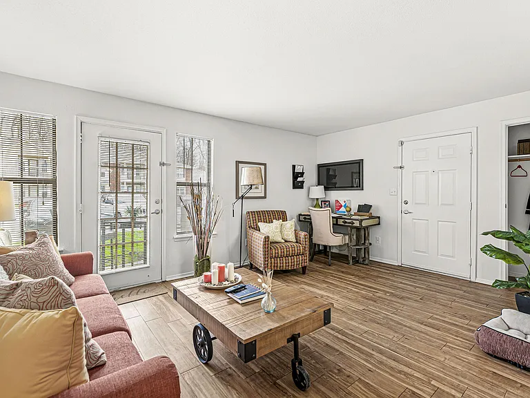 Enclave at Eagle Creek Apartments — Photo 34