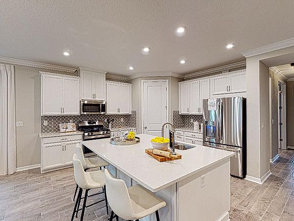 3rd image of 552 Marquesa Cir
