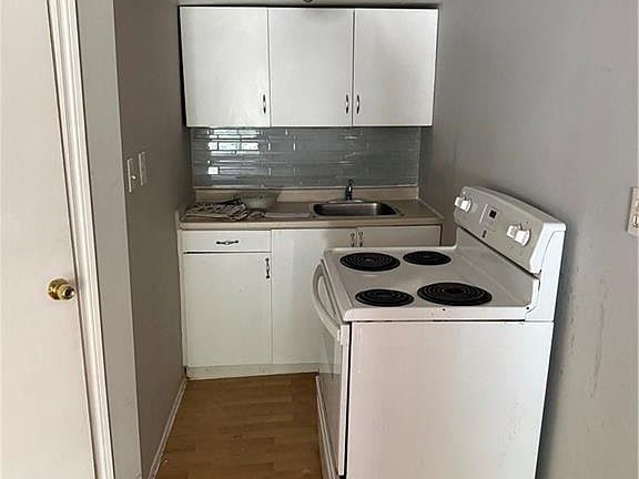 4th image of 170 Macnab St N