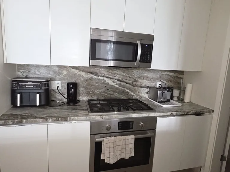 2033 W 10th Ave #901 — Photo 9